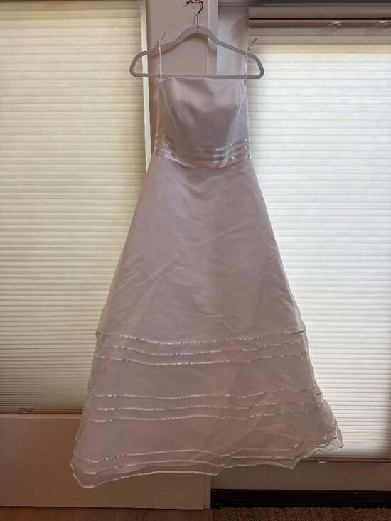 David's Bridal Dresses & Skirts - Strapless Organza A Line Gown with Ribbon Detail - Bridal Size 10